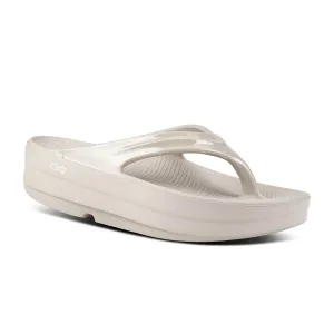 Women's OOmega Toe Post Sandal in Nomad
